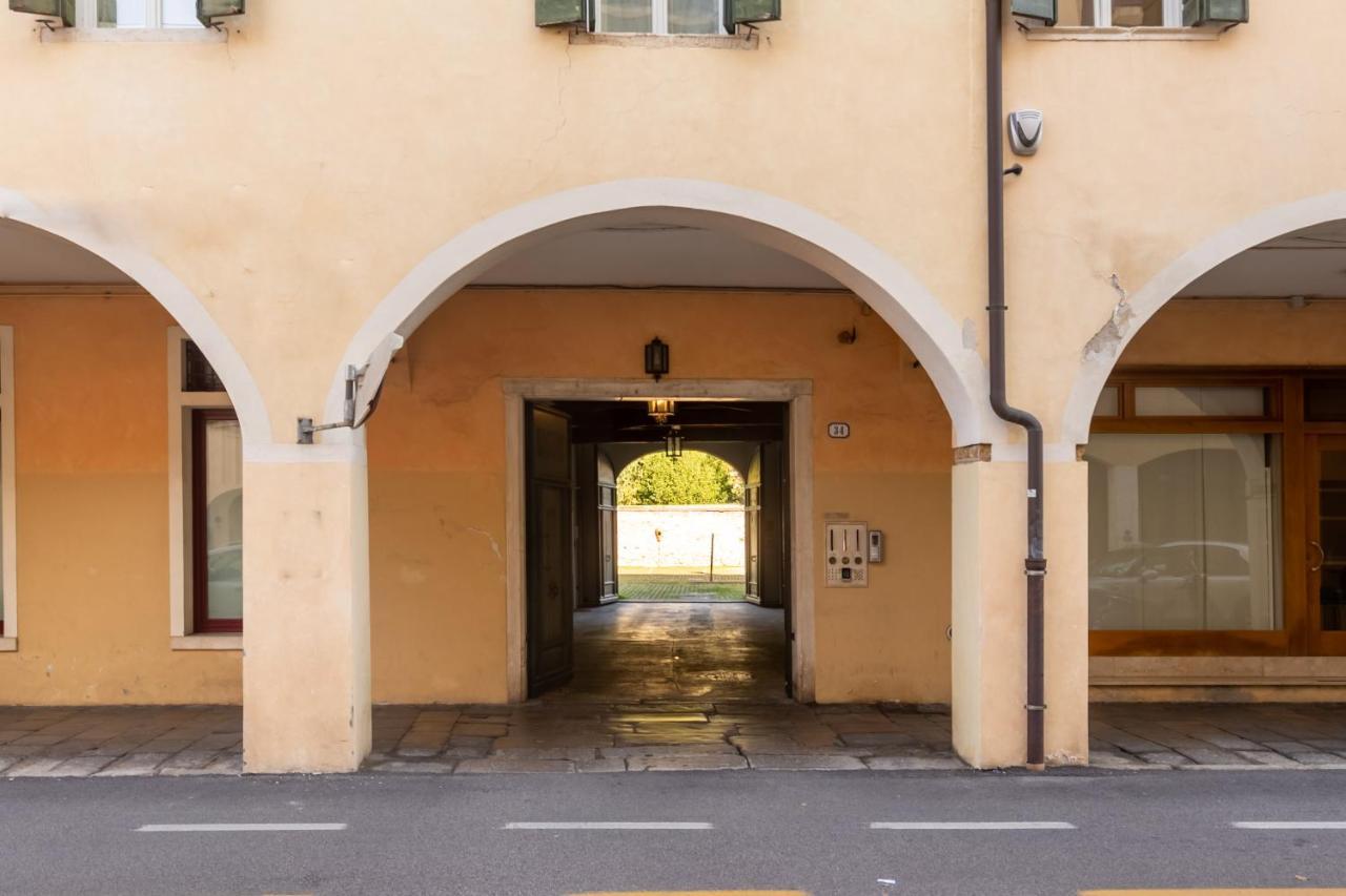 Casa Charleston In Palazzo Nobiliare Al Duomo Apartment ปาโดวา ภายนอก รูปภาพ