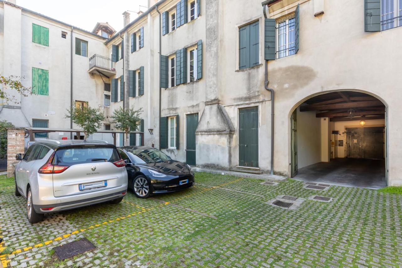Casa Charleston In Palazzo Nobiliare Al Duomo Apartment ปาโดวา ภายนอก รูปภาพ