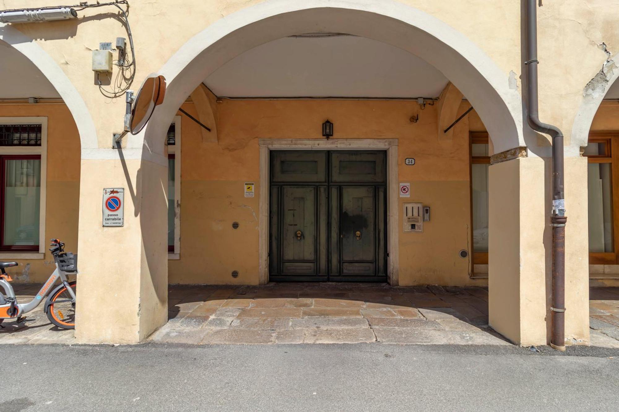 Casa Charleston In Palazzo Nobiliare Al Duomo Apartment ปาโดวา ภายนอก รูปภาพ