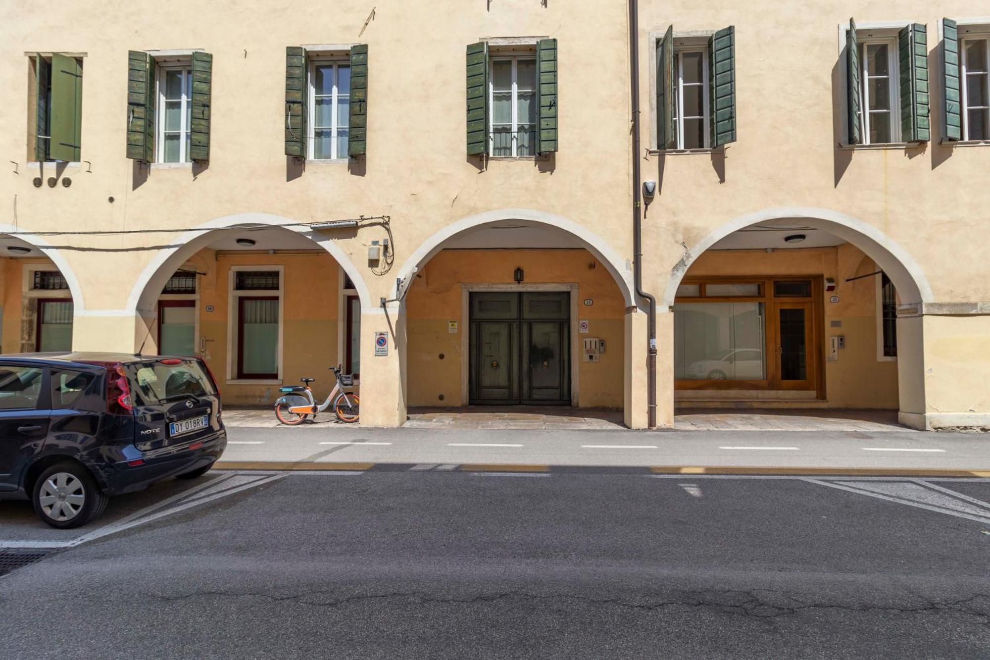 Casa Charleston In Palazzo Nobiliare Al Duomo Apartment ปาโดวา ภายนอก รูปภาพ
